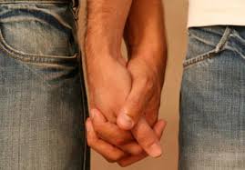 homo's holding hands